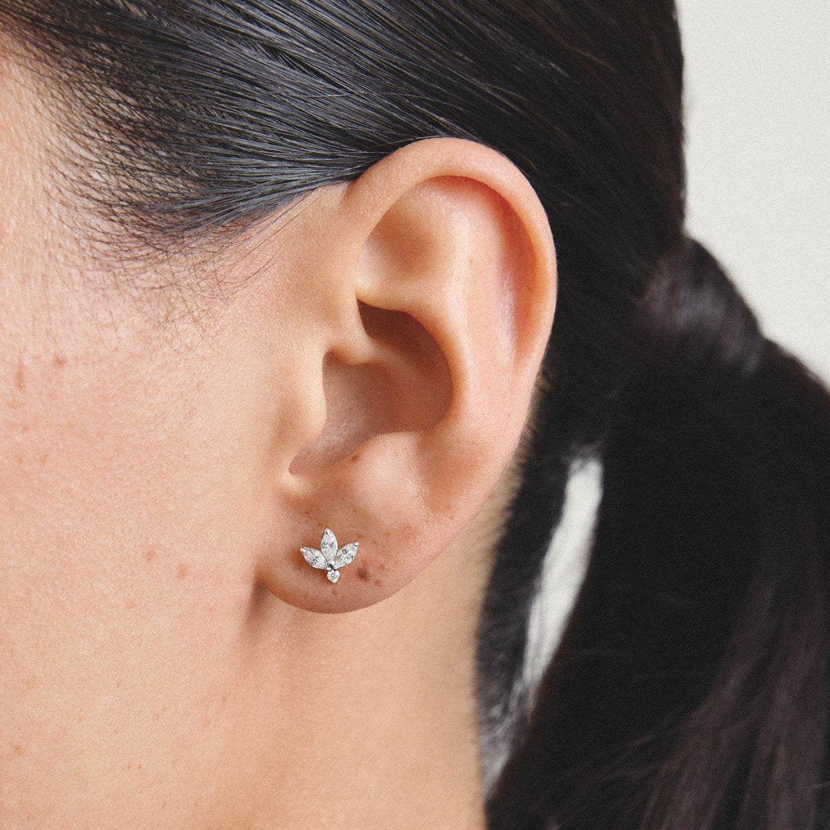 Thomas Sabo Stud earrings flower with zirconia in teardrop shape TH2371 TH2371 view 3