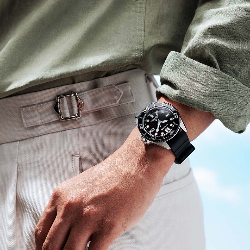 Citizen Promaster Diver BN0266-07E men's watch black dial black rubber strap bezel detail