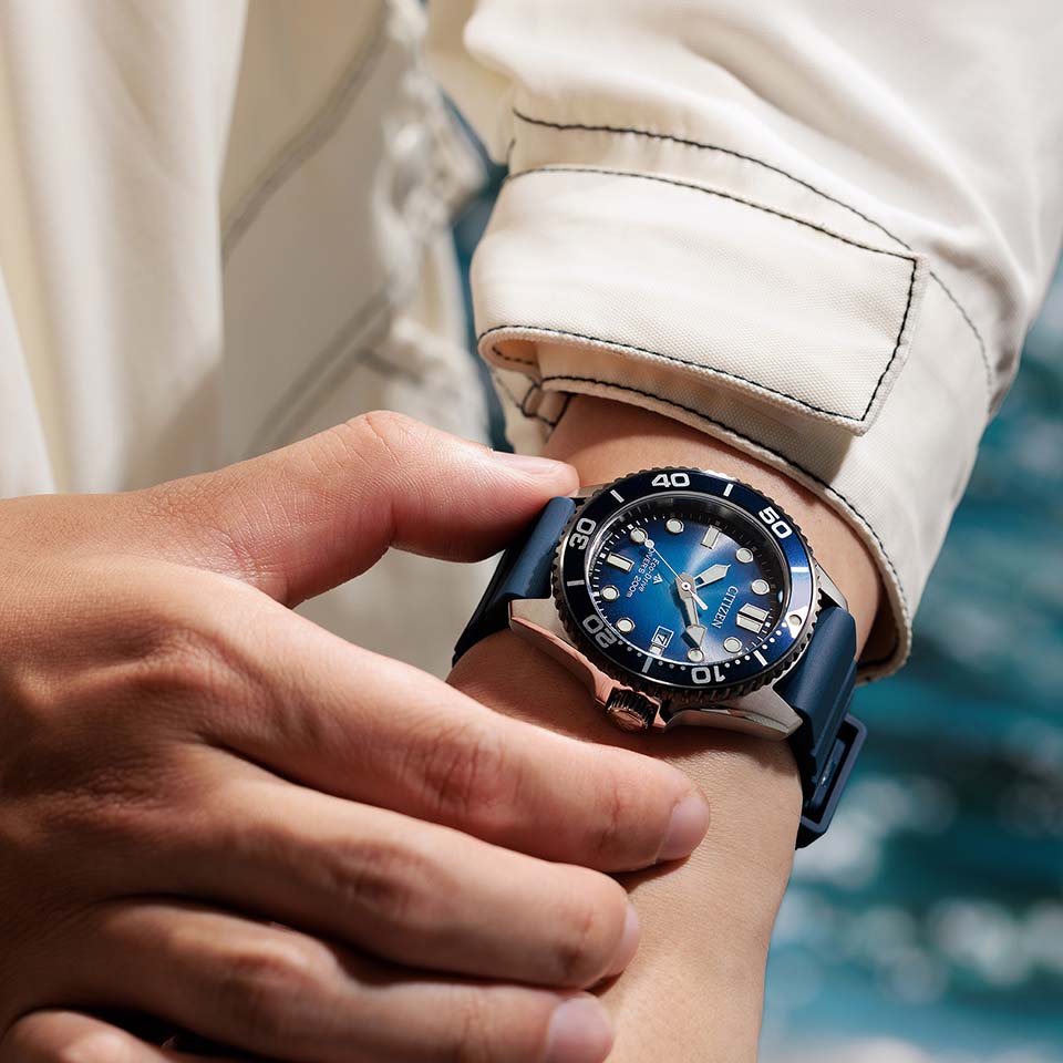 Citizen Promaster Diver BN0267-04L men's watch blue dial navy blue rubber strap bezel detail
