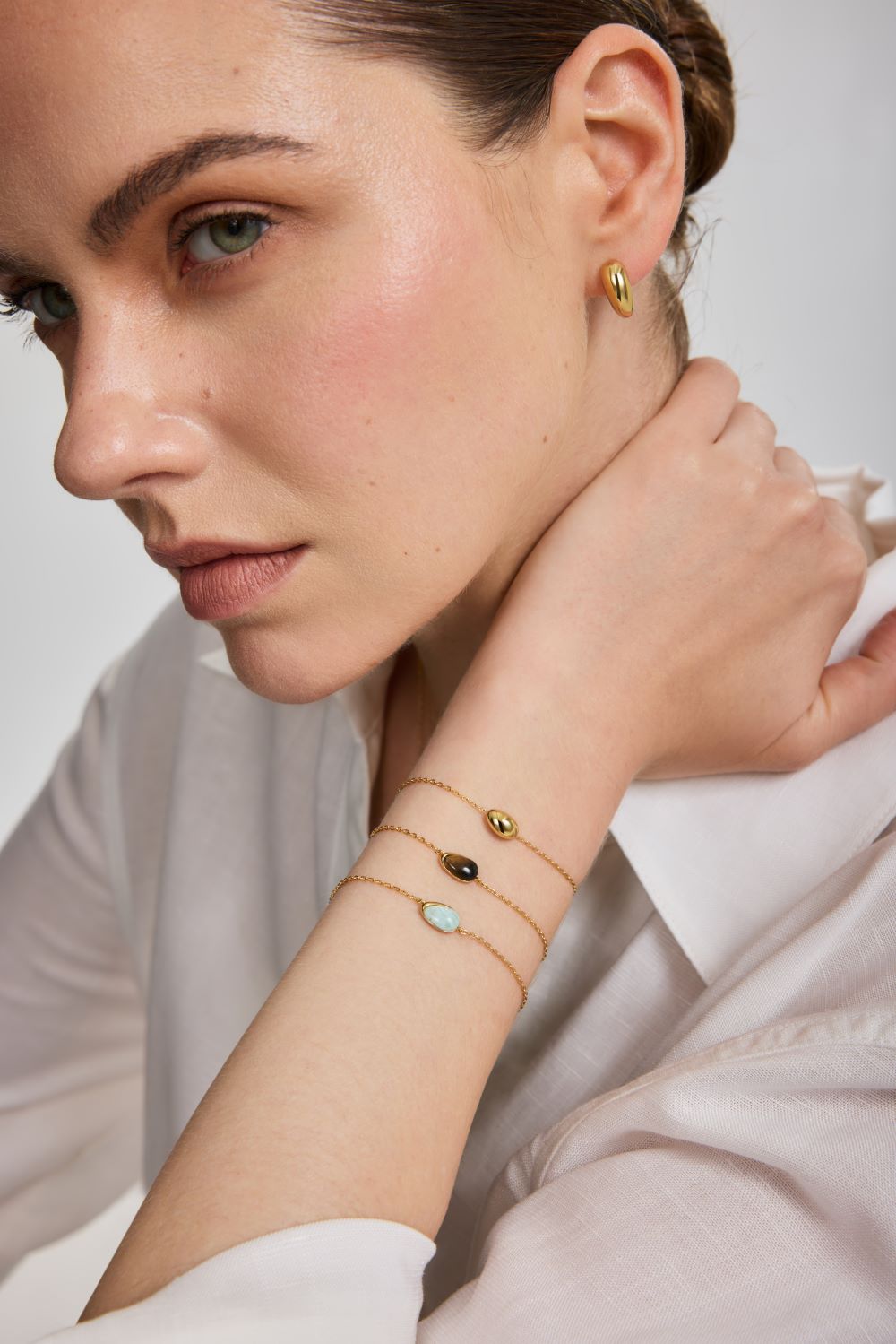 Ania Haie Gold Bezel Tiger's Eye Organic Dome Pebble Bracelet B076-05G-TE B076-05G-TE view 3
