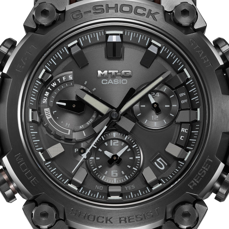 配备蓝牙® 连接的 G-Shock MTGB3000B-1A 高级弹性时计