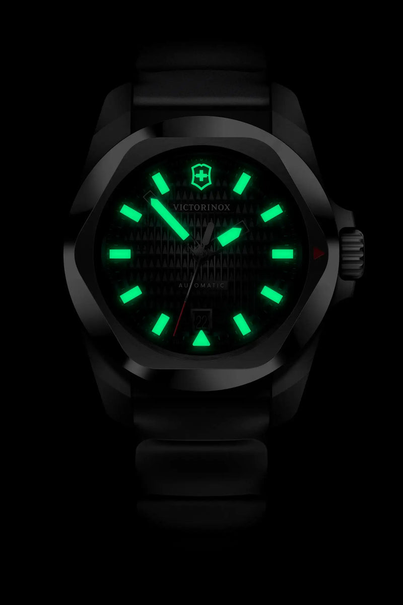 Victorinox Dive Pro 43 毫米黑色橡胶黑色表盘手表 241990