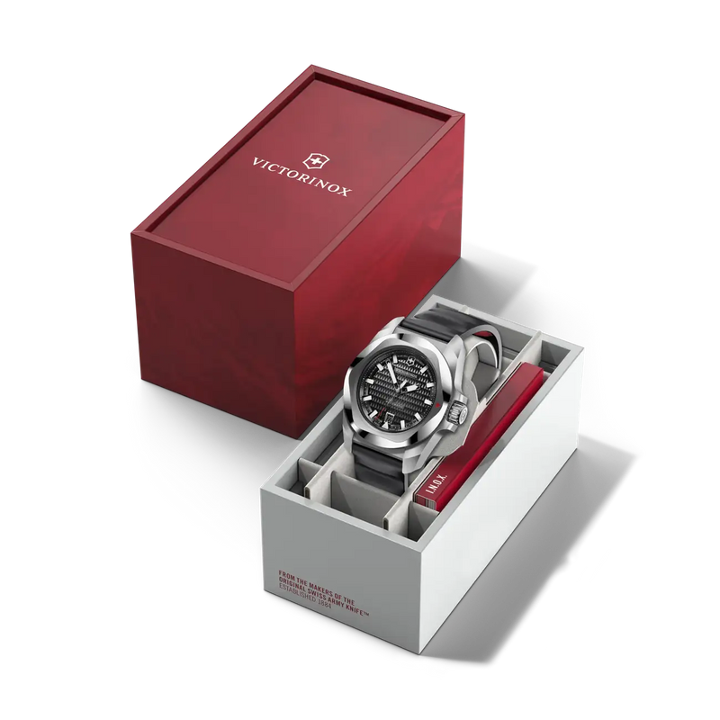 Victorinox Dive Pro 43 毫米黑色橡胶黑色表盘手表 241990