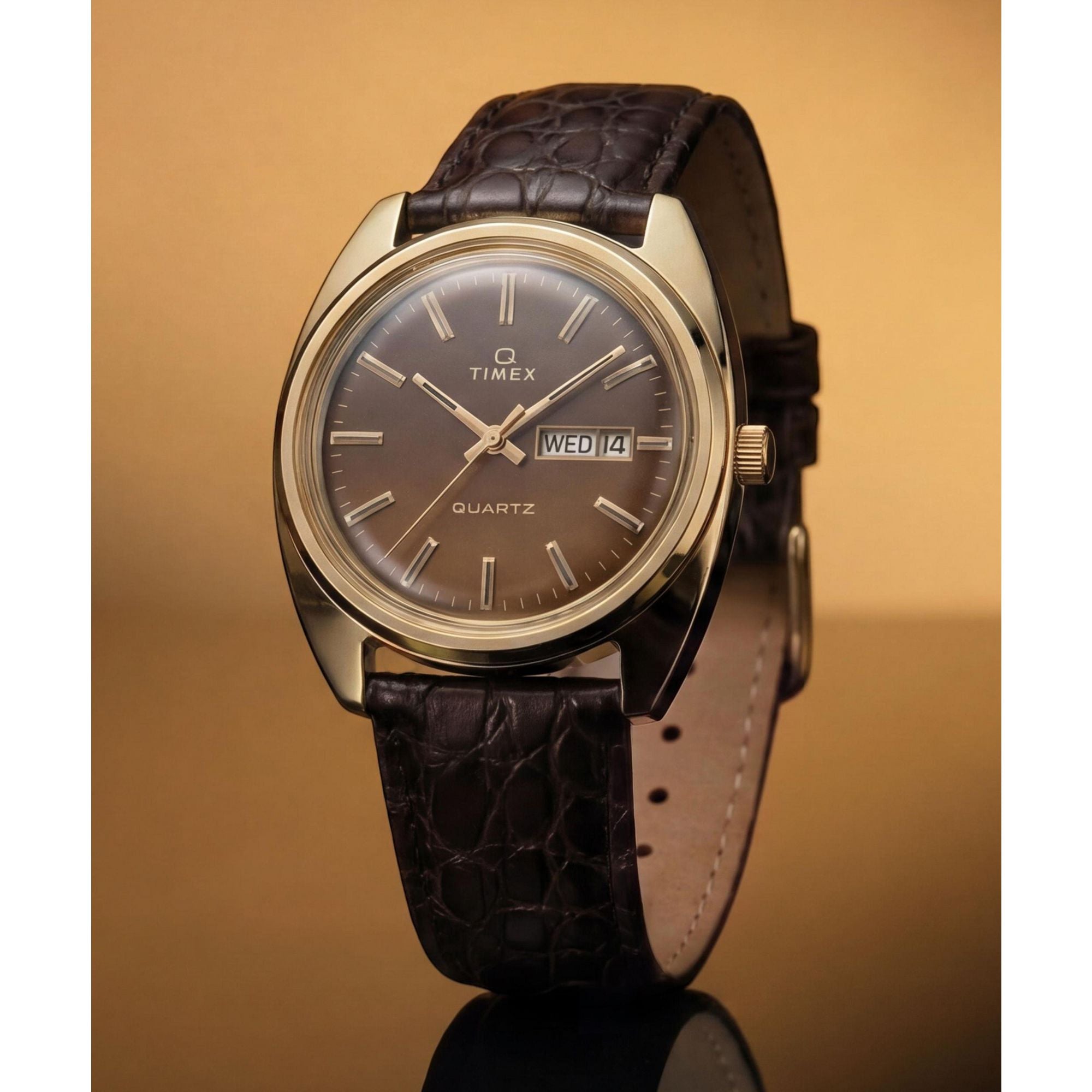 Timex 1978 Day Date TW2Y87200 brown gradient dial on a brown leather strap, styled detail