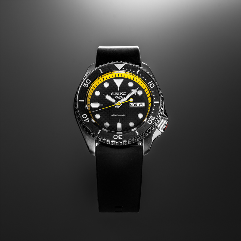 Stylish diver’s watch with a black dial, yellow accents, and rubber strap.