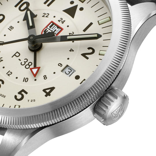 Luminox P–38 Lightning Pilot 黑色皮革表带男士手表 XA.9527
