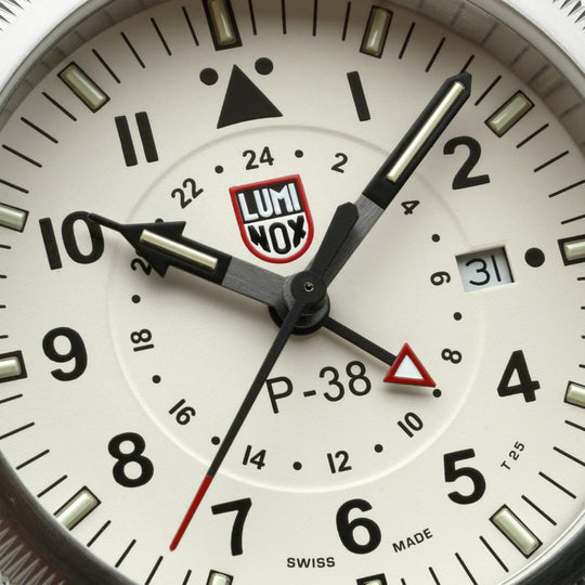 Luminox P–38 Lightning Pilot 黑色皮革表带男士手表 XA.9527