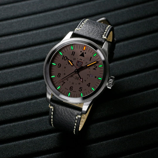 Luminox P–38 Lightning Pilot 黑色皮革表带男士手表 XA.9527